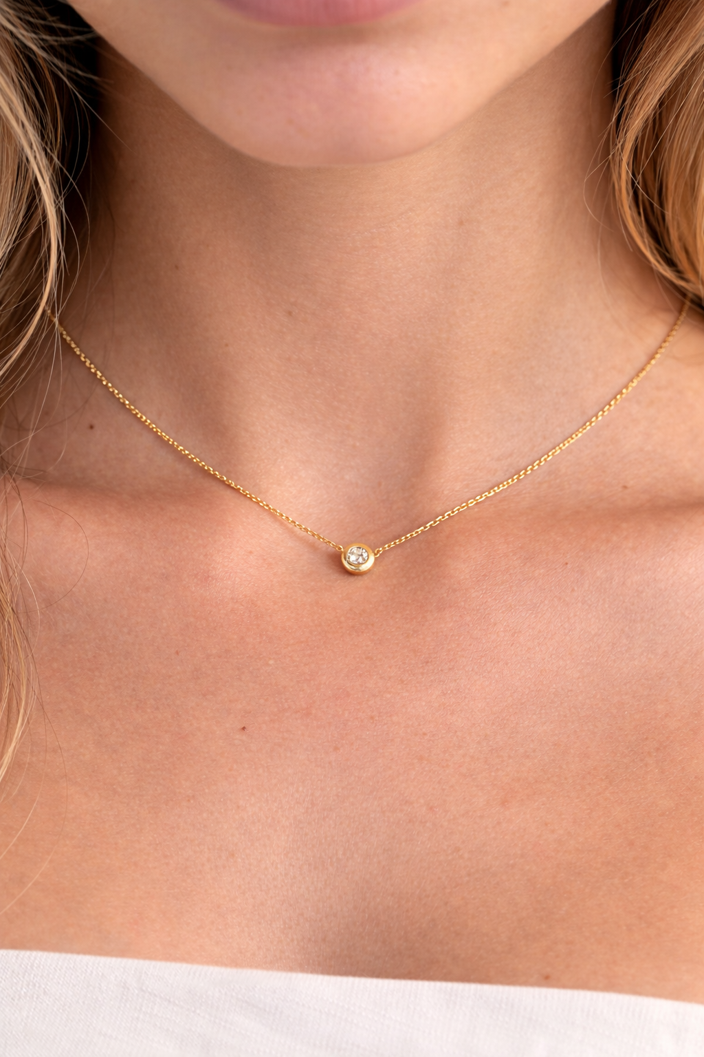 COLLAR DE PLATA 925 BAÑADA EN ORO DE 18K PUNTO DE LUZ CON CIRCONITA BRILLANTE