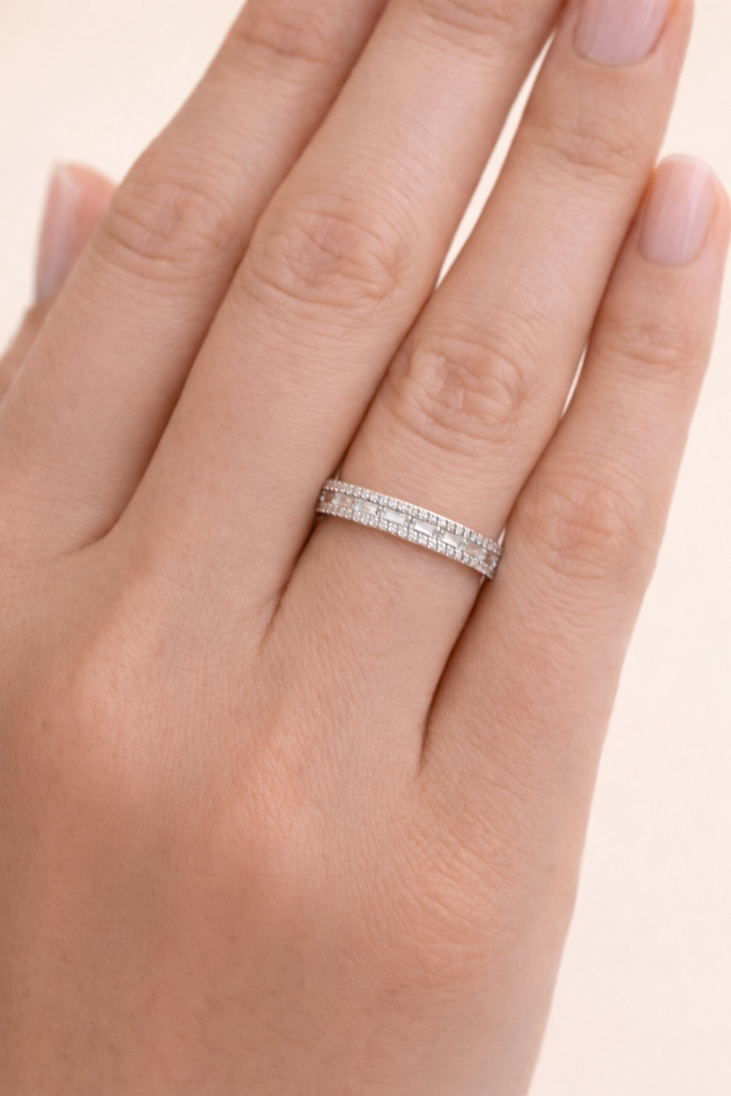 ANILLO CON DOBLE FILA DE CIRCONITAS BRILLANTES