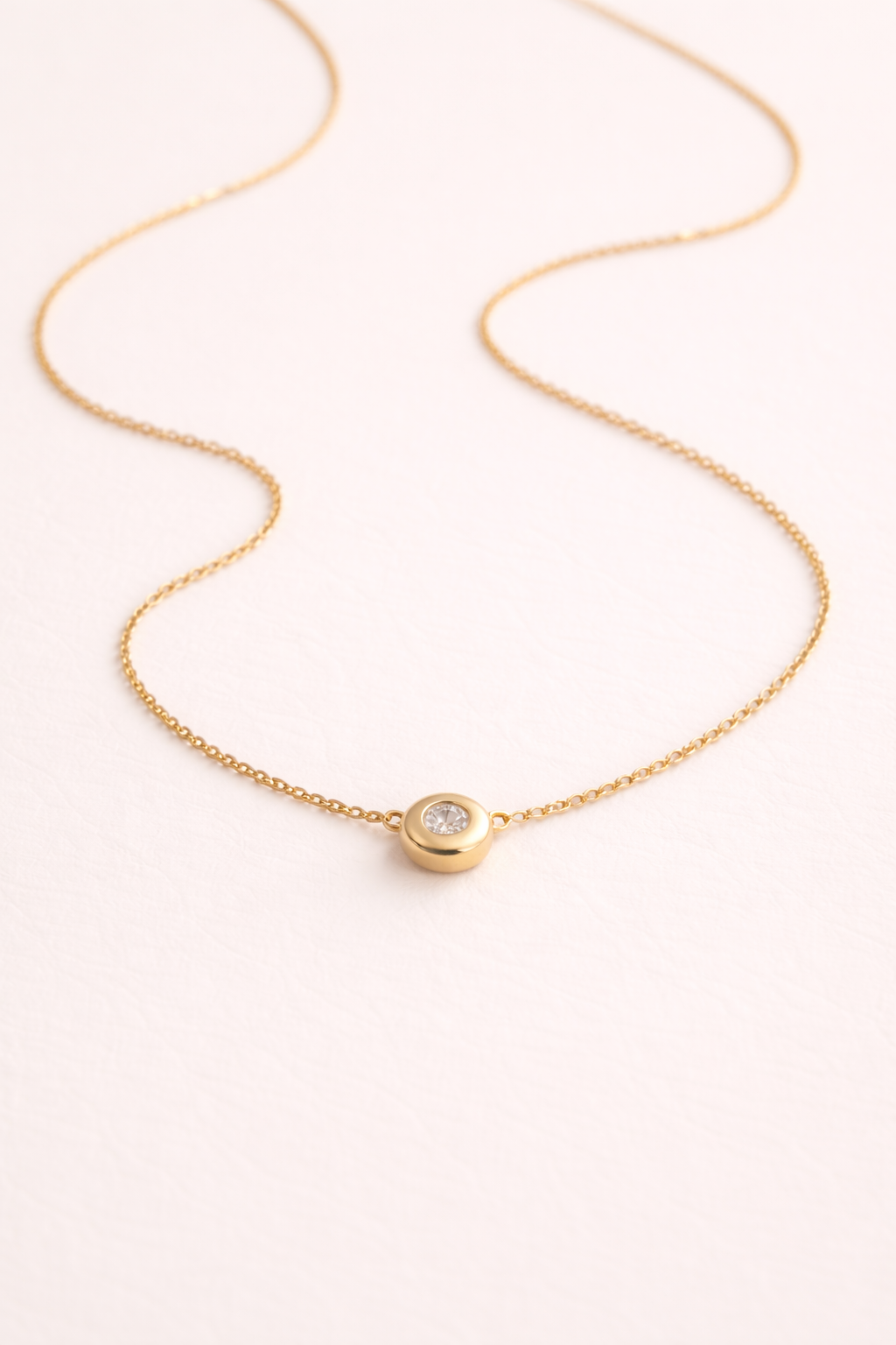 COLLAR PUNTO DE LUZ BAÑADO EN ORO 18K