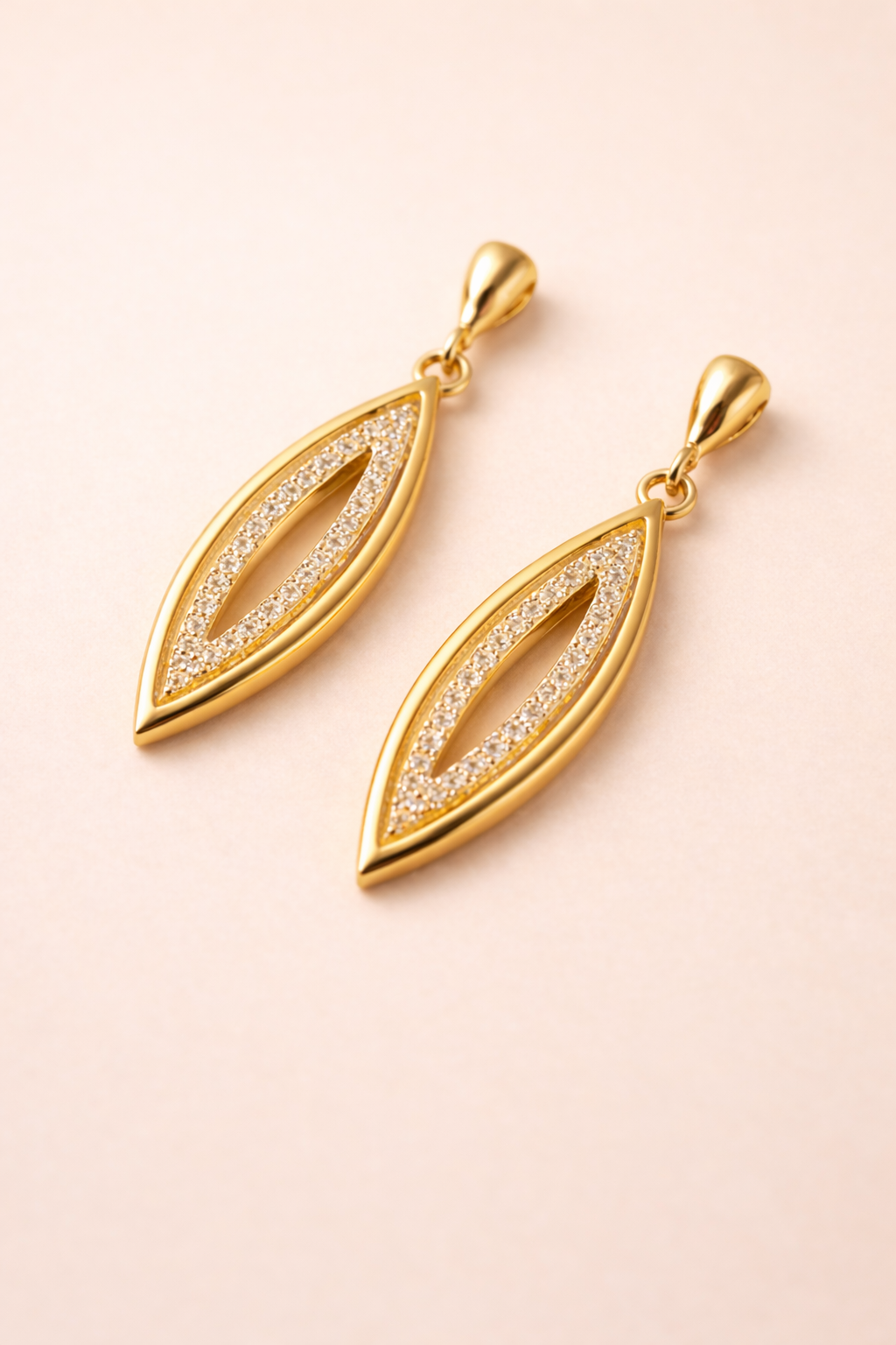 PENDIENTES "HOJA ÉLFICA" BAÑADOS EN ORO 18K