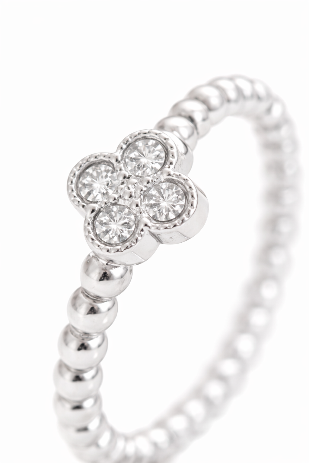 ANILLO DE PLATA 925 CON TRÉBOL DE CUATRO HOJAS EN CIRCONITAS