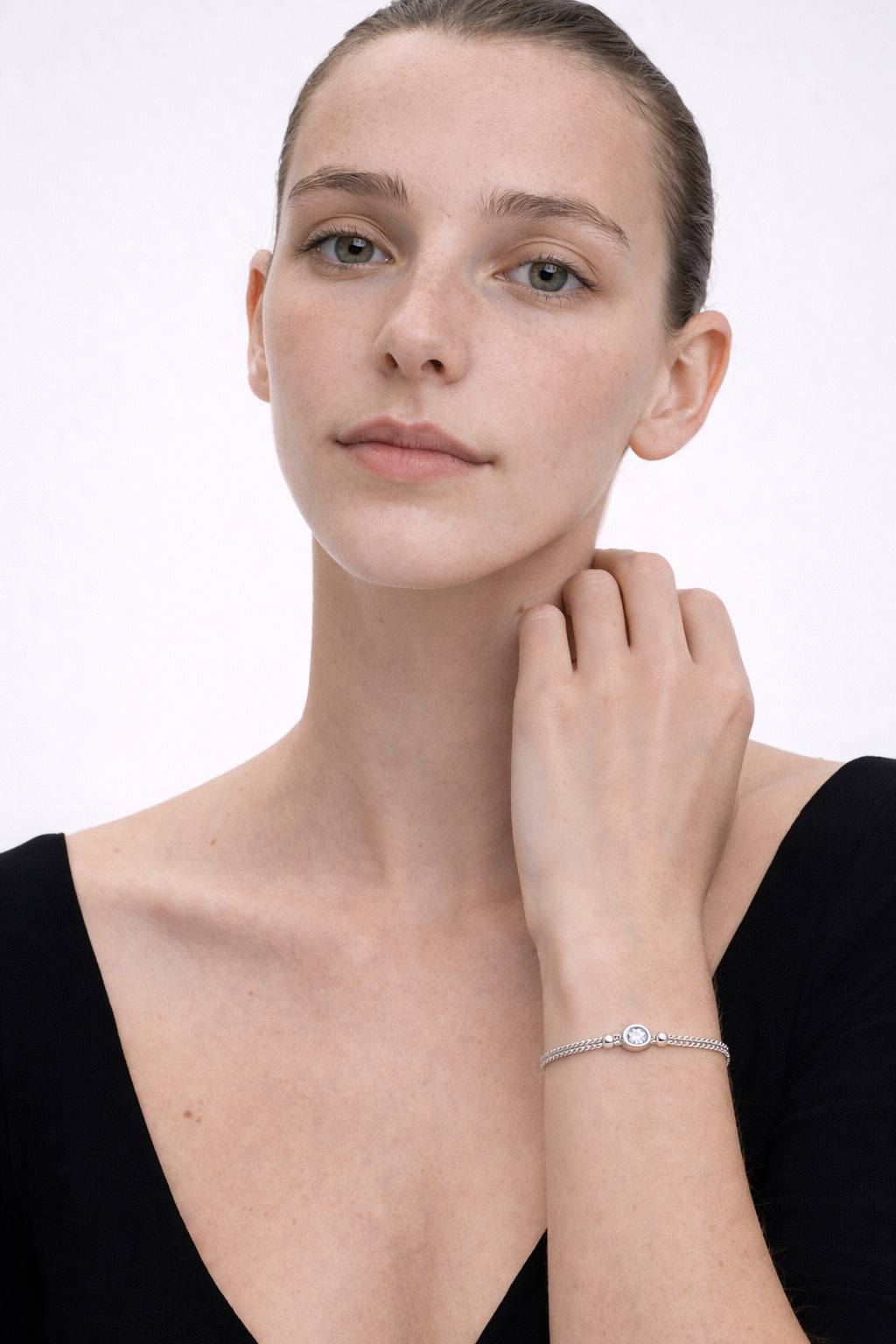 PULSERA DE PLATA 925 CON PUNTO DE LUZ Y CIRCONITA BRILLANTE