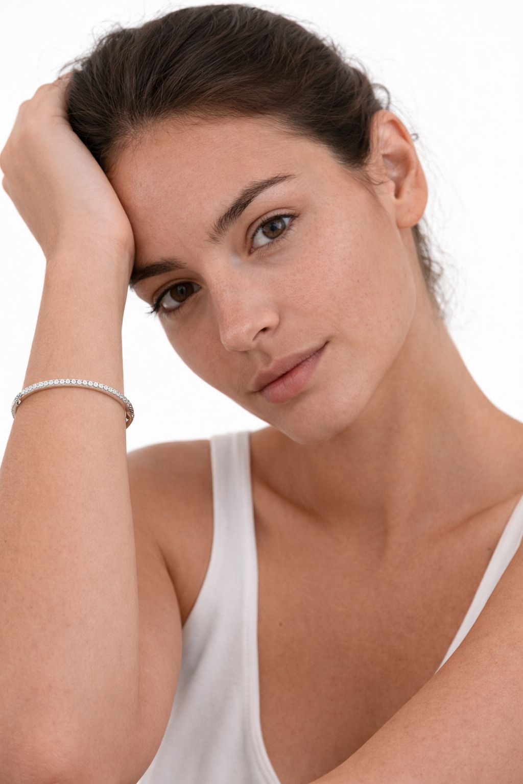 PULSERA RÍGIDA DE PLATA 925 CON CARRIL DE CIRCONITAS BRILLANTES